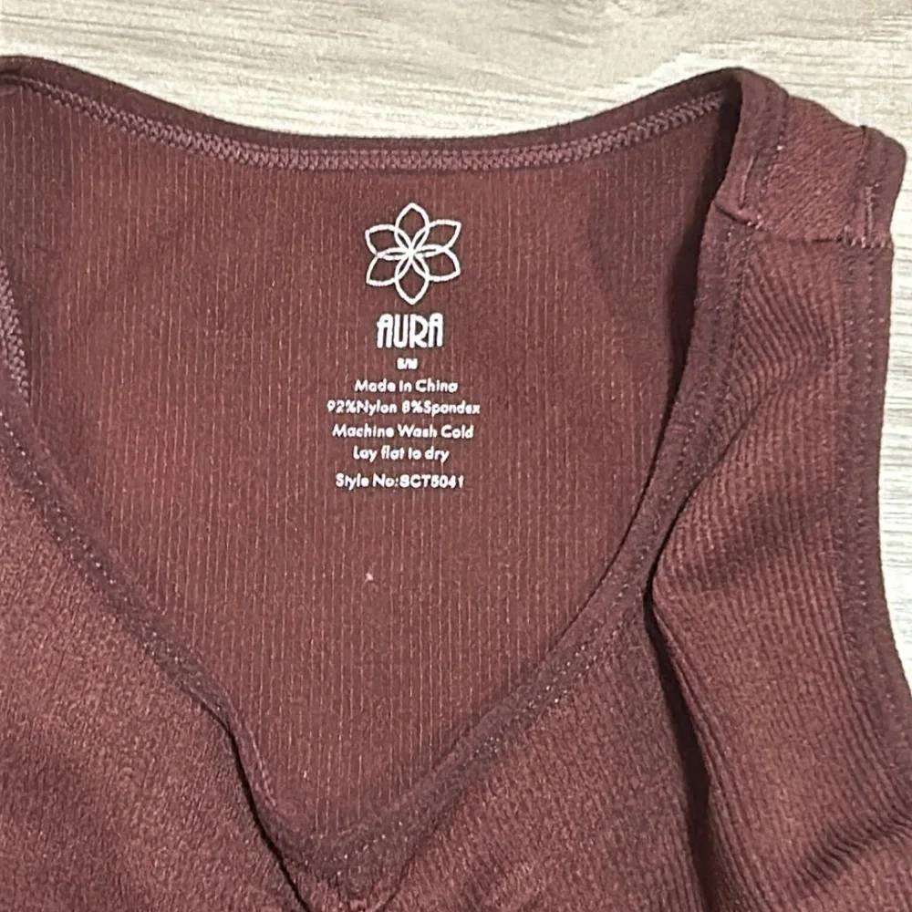 Ruched front top by Aura size Small - Picture 3 of 4